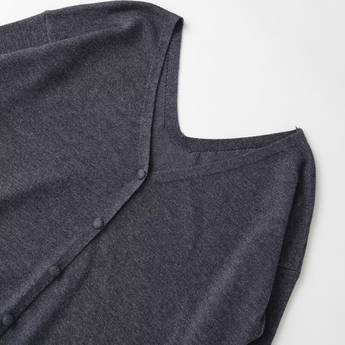 Fashionable Front And Back V-Neck Knitwear Style