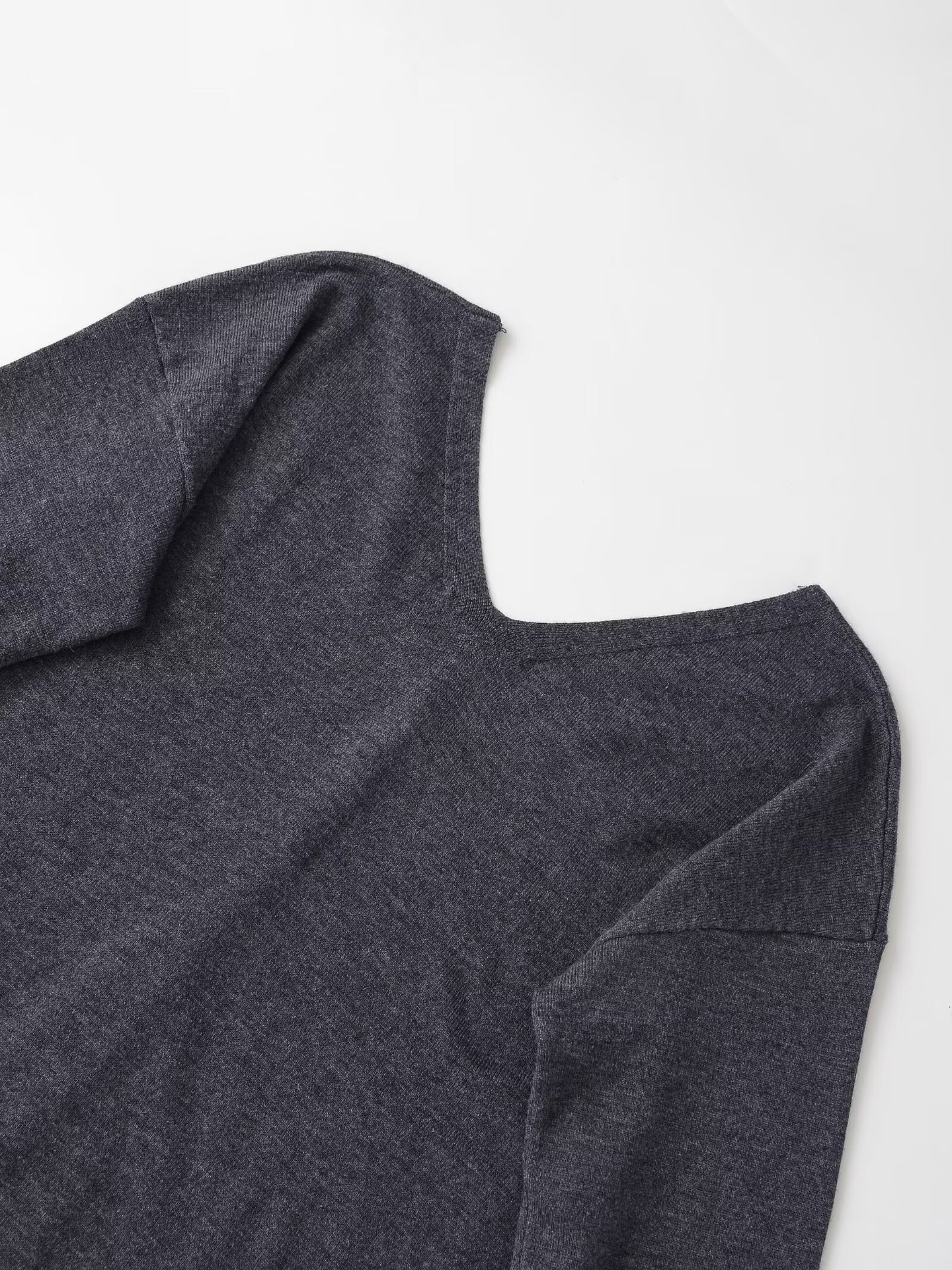 Fashionable Front And Back V-Neck Knitwear Style