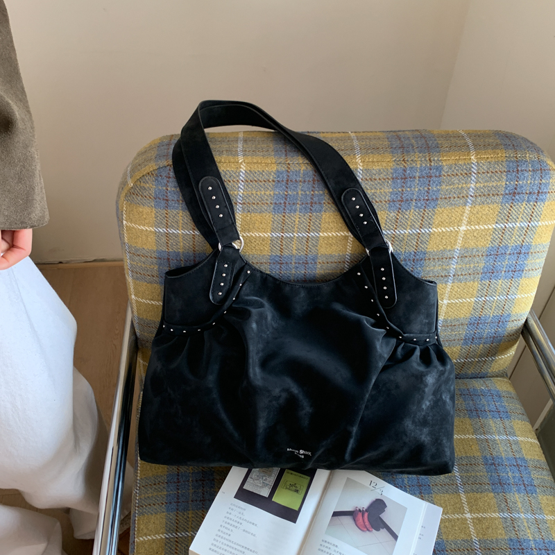 Casava Capacity Single Shoulder Handbag