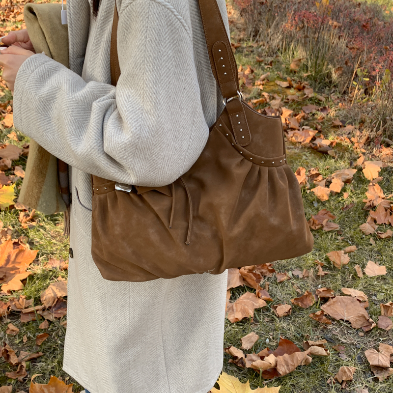 Casava Capacity Single Shoulder Handbag