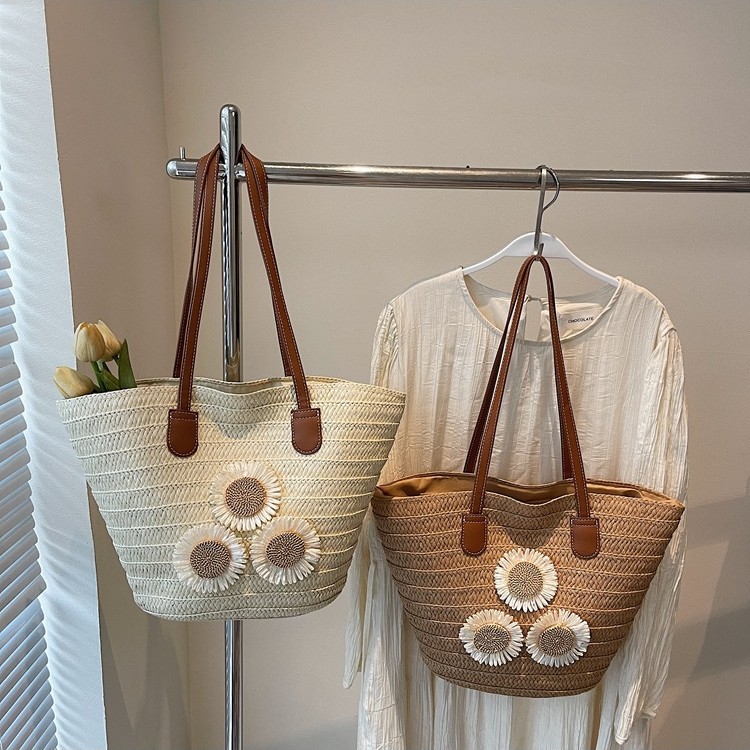 Women’s Straw Bucket Bag