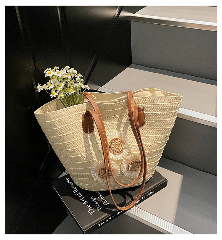 Women’s Straw Bucket Bag