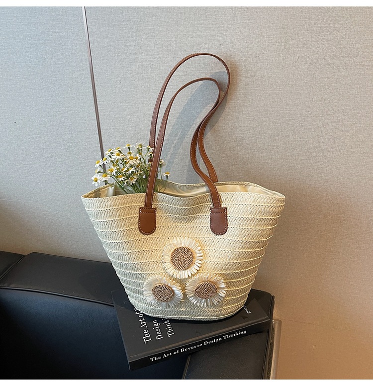 Women’s Straw Bucket Bag