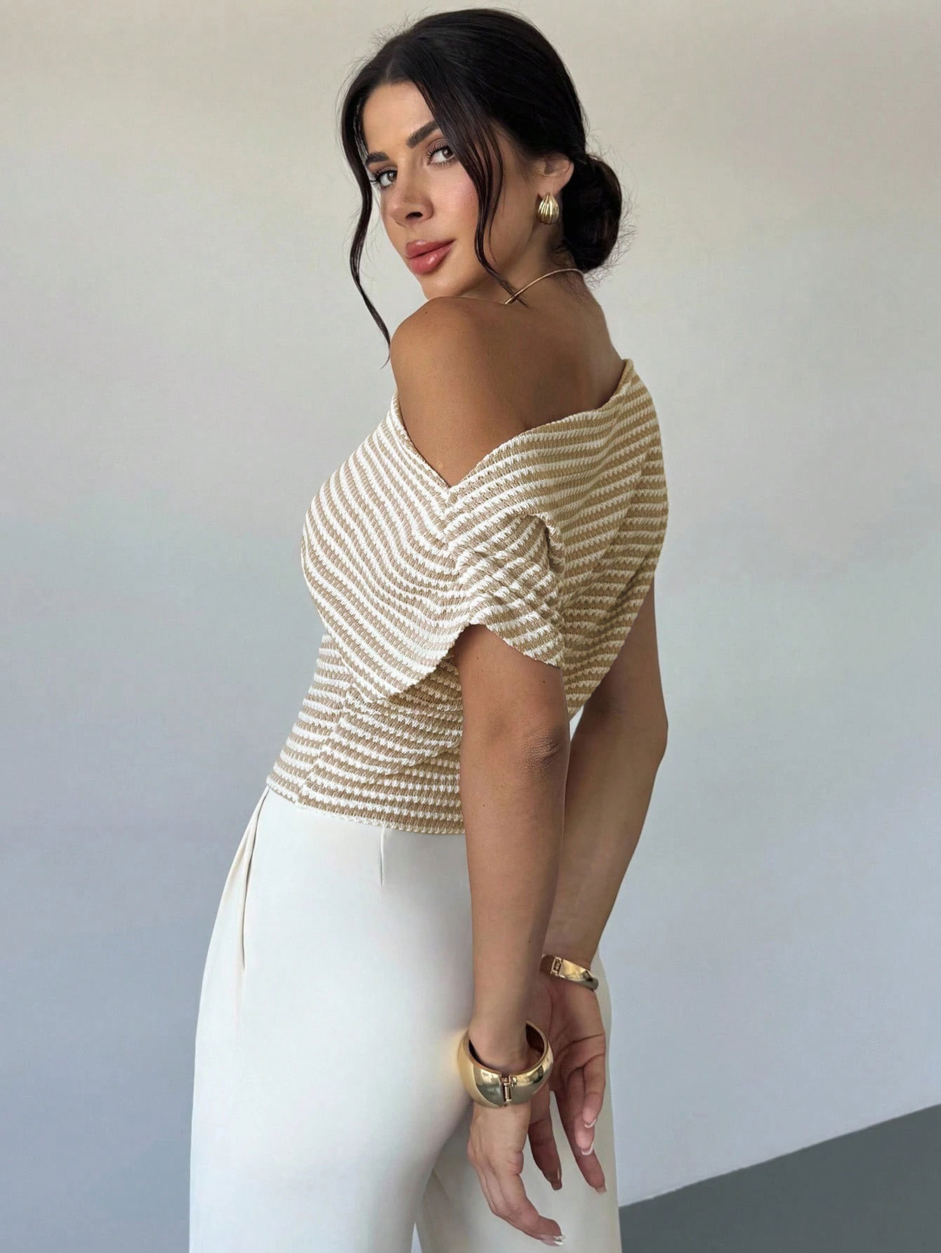 Elegant Stripe Knitwear Short Sleeve T-Shirt For Women In Knitted Polyester Fabric