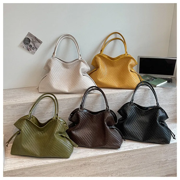 Women’s Straw Bucket Bag with Braid Design, Single Shoulder Strap, Perfect for Spring and Summer