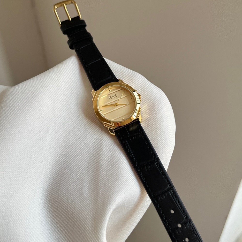 Round Buckle Quartz Watch