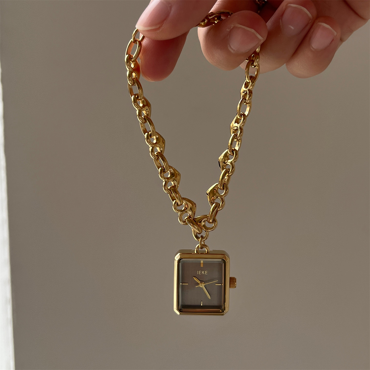 Fashionable Square Lock Chain Watch