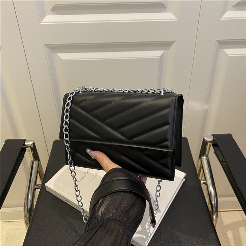 Pure Color Embossed  Autumn New Women's Single Shoulder Bag Fashionable Commuter Crossbody Bag Street Style Square Bag Pure Color Embossed  Autumn New Women's Single Shoulder Bag Fashionable Commuter