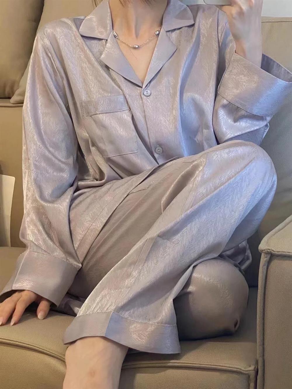 Luxurious Women's Pajamas Set