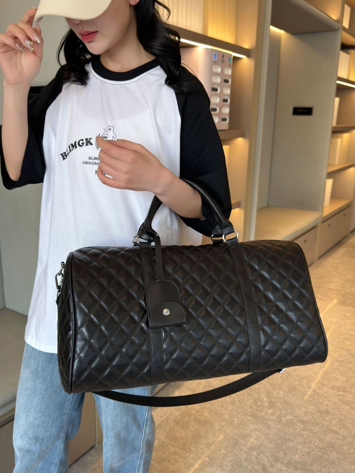 Waterproof Patent Leather Duffel Bag Featuring Lingge Pattern