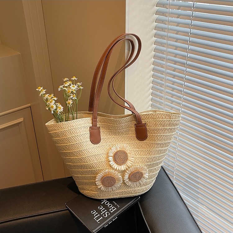 Women’s Straw Bucket Bag
