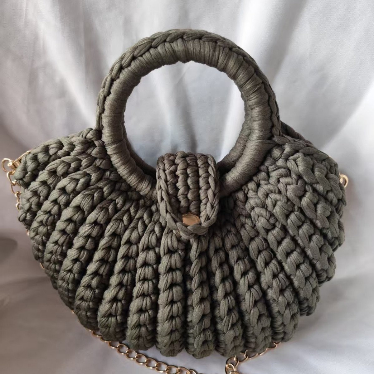 Shell-Shaped Dome Bag