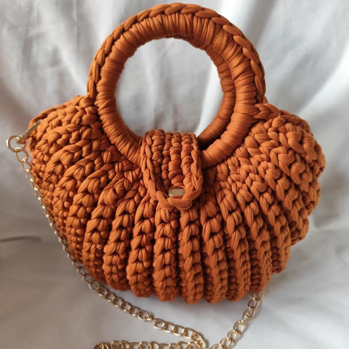 Shell-Shaped Dome Bag