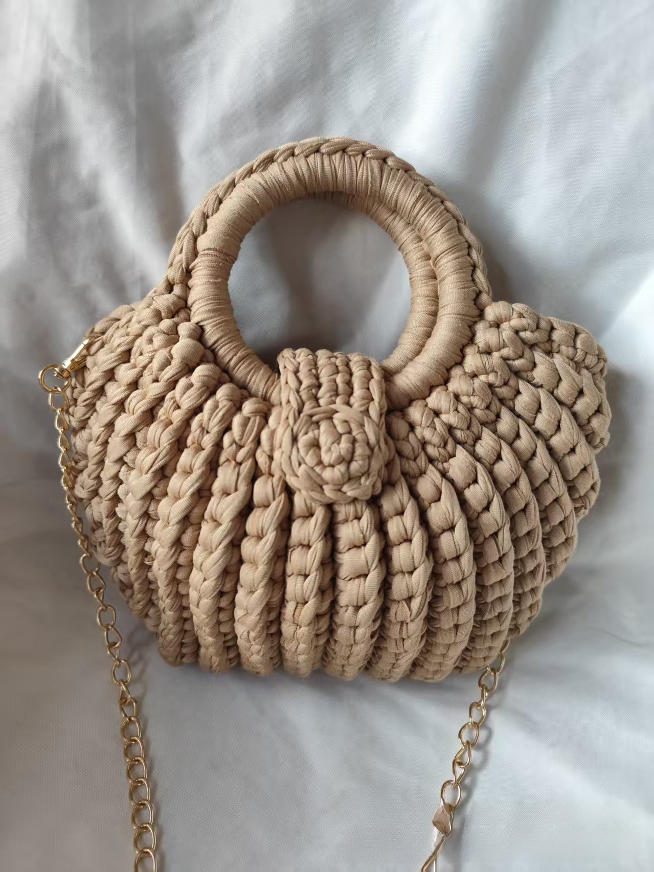 Shell-Shaped Dome Bag