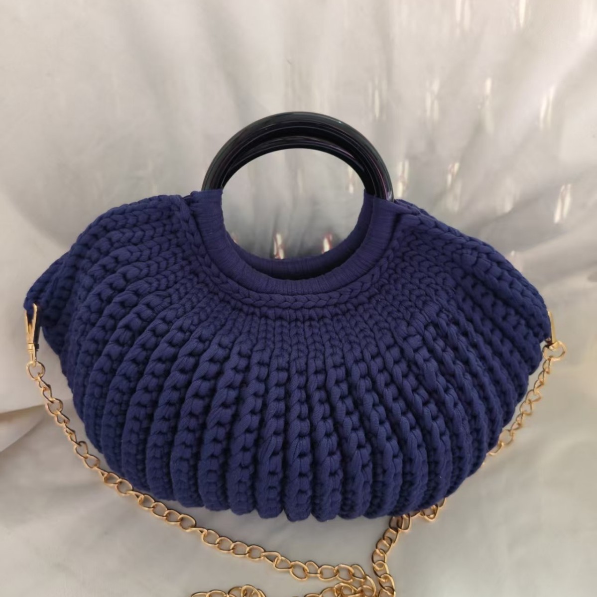 Shell-Shaped Dome Bag