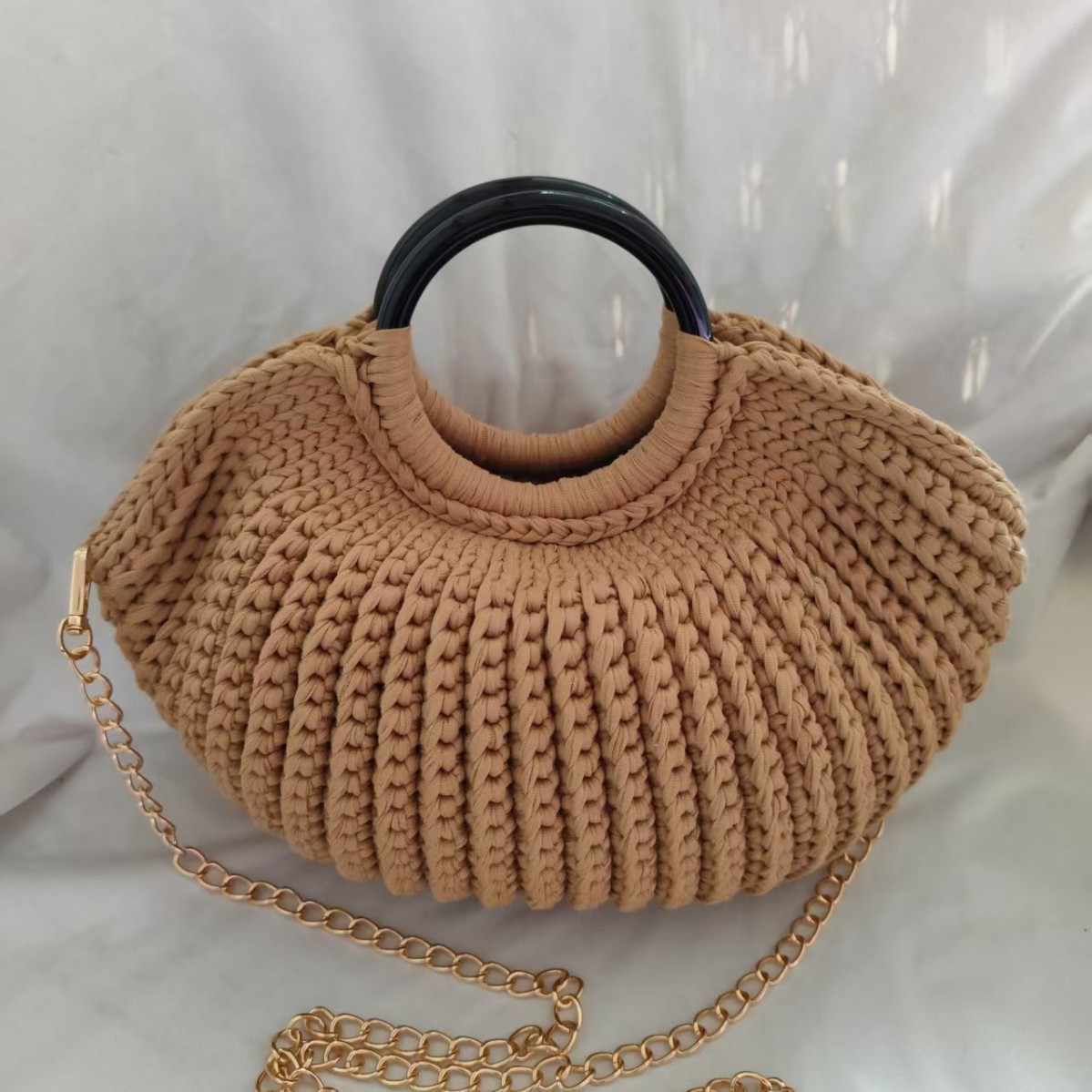 Shell-Shaped Dome Bag