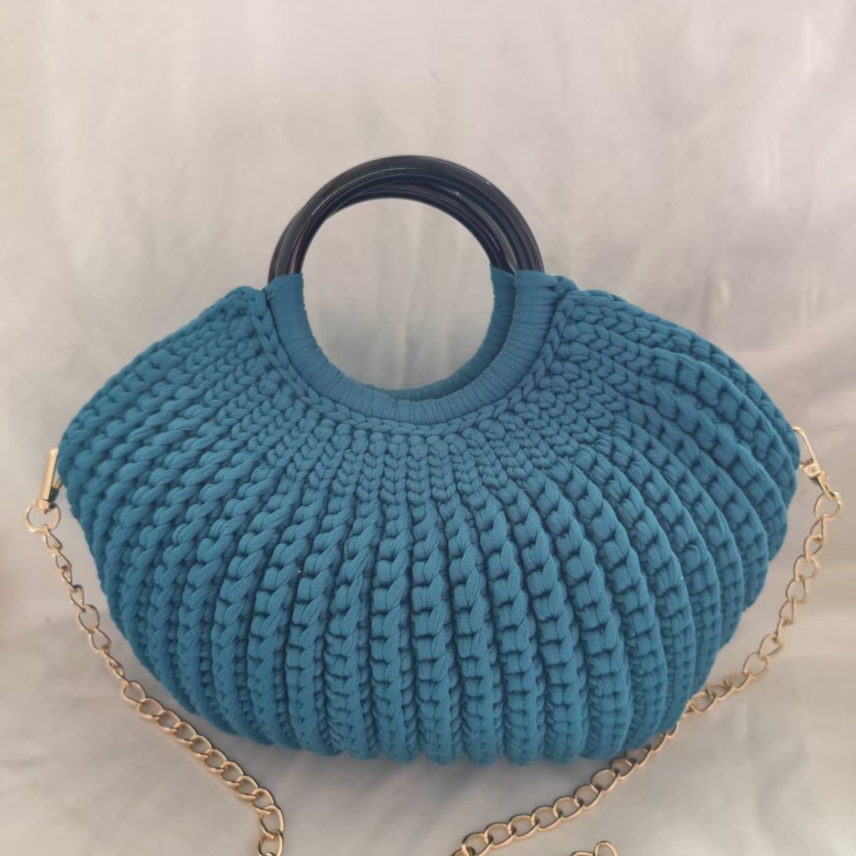 Shell-Shaped Dome Bag