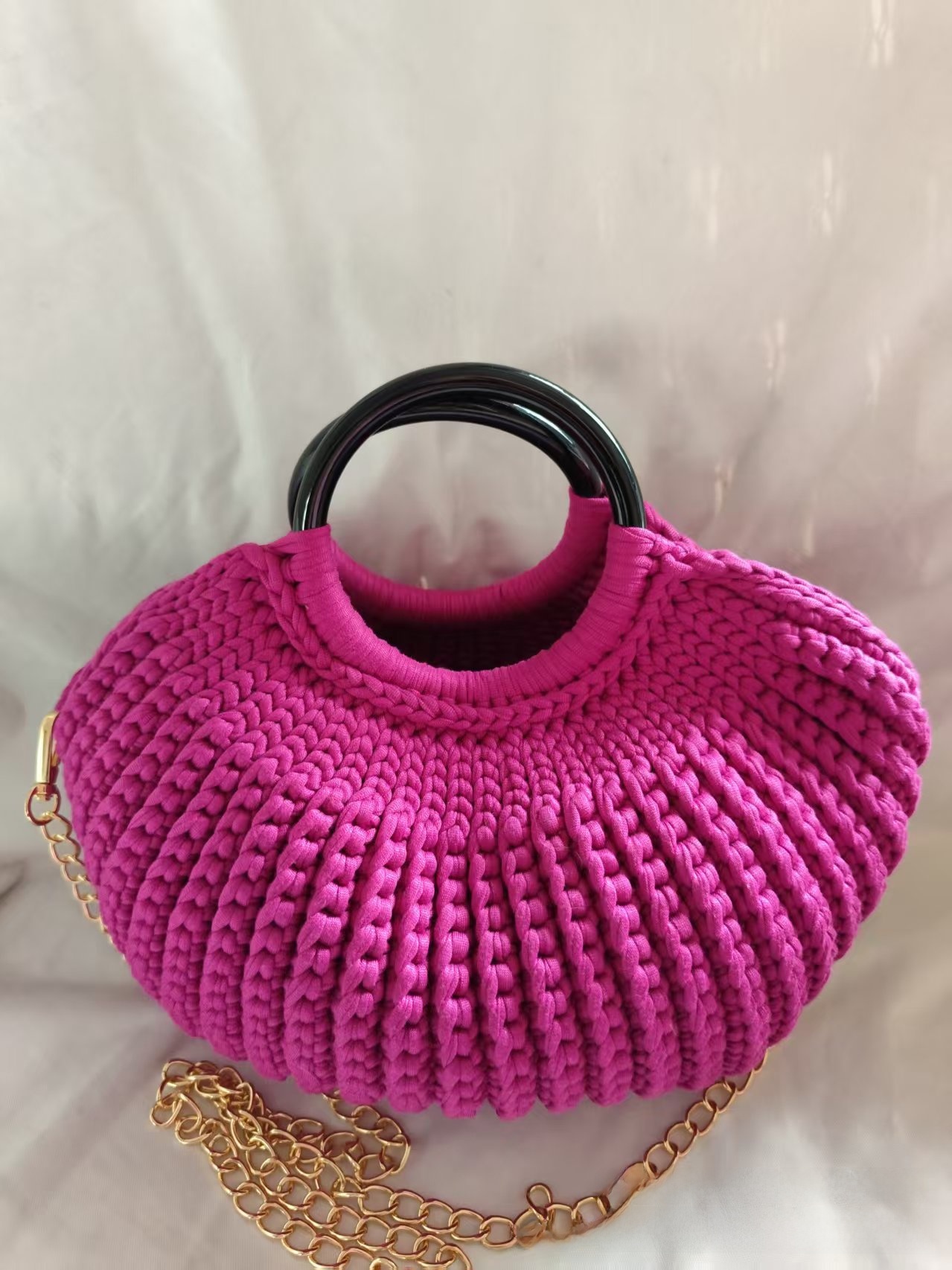 Shell-Shaped Dome Bag