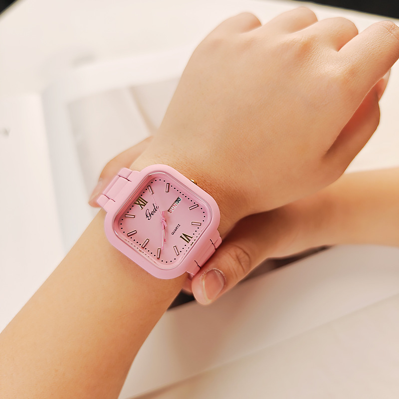 Women’s Quartz Watch With Alloy Strap