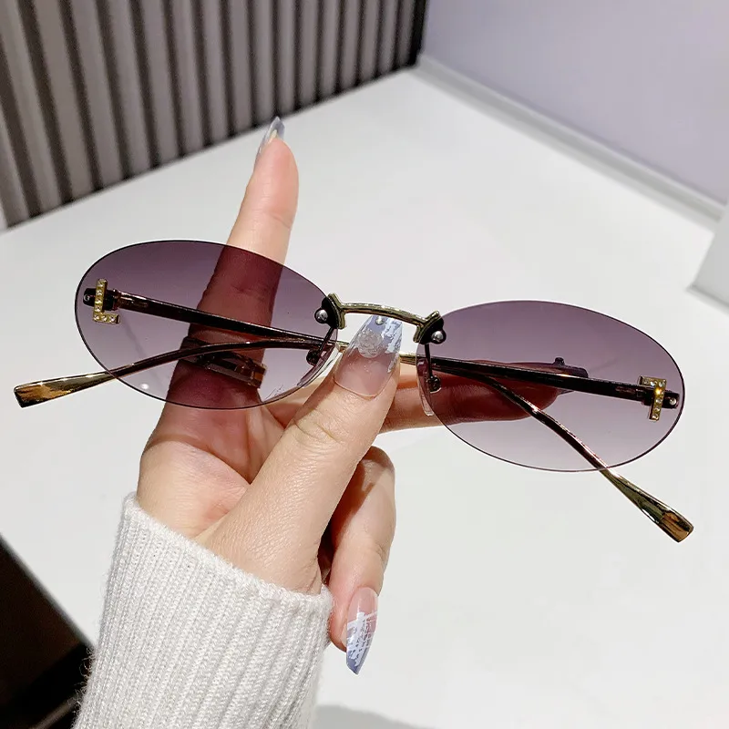Casava Oval Frame Sunglass
