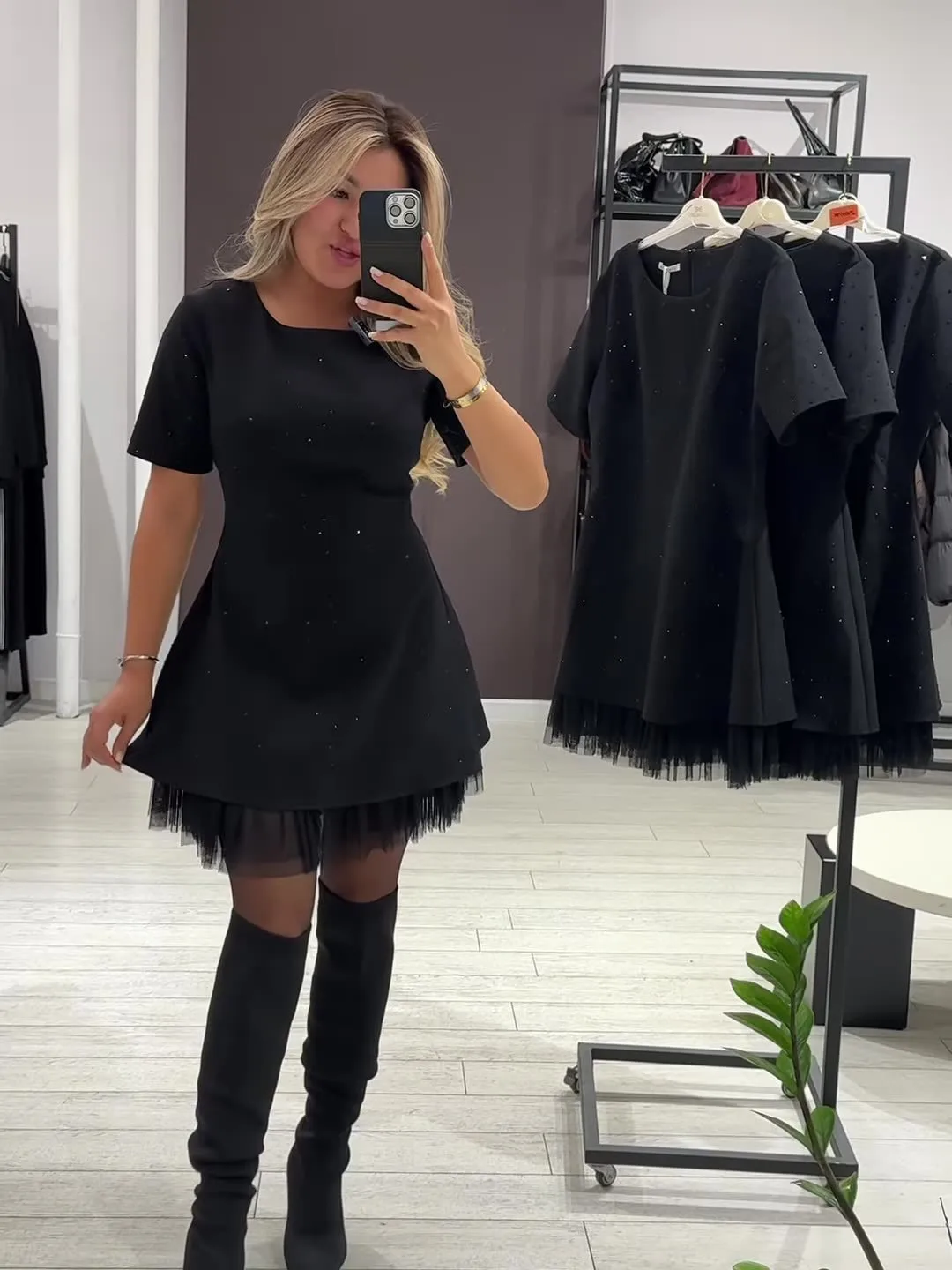 Elegant Lace Dress with Short Sleeve and Round Neck, Casual Style in Polyester Fabric